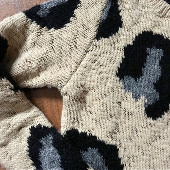 Sleeping on Snow Leopard Sweater - Picture 5 of 7